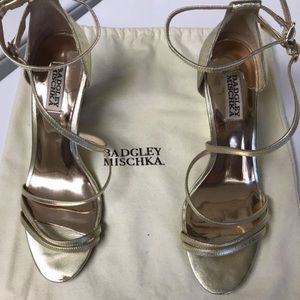 Badgley Mischka size 8 wedges